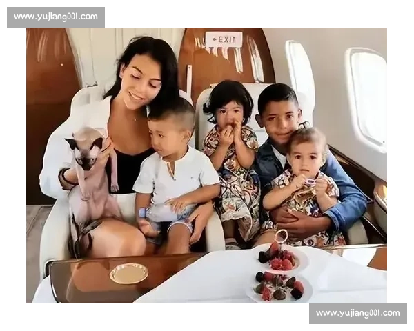 C罗的家庭生活:与乔治娜及孩子们的温馨时刻_20260526125224